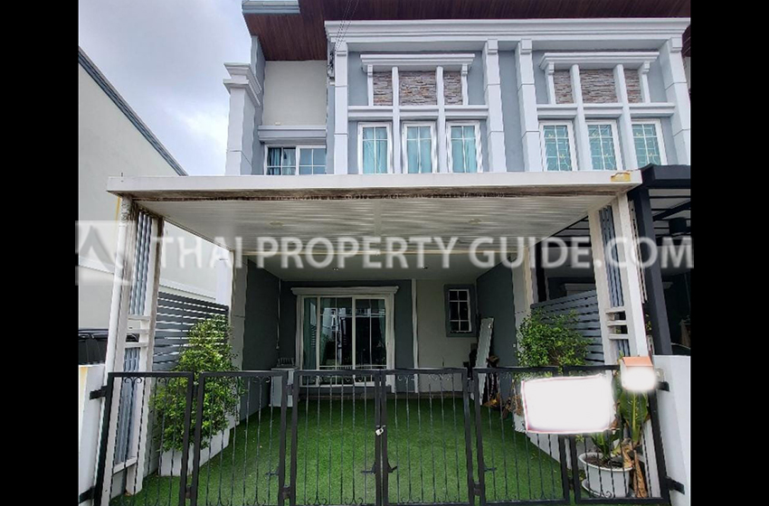 Townhouse in Sukhumvit